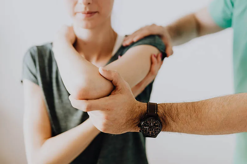 When do you know when to see an Osteopath or a Physiotherapist? - Chirn Park Health Group Osteopathy Gold Coast