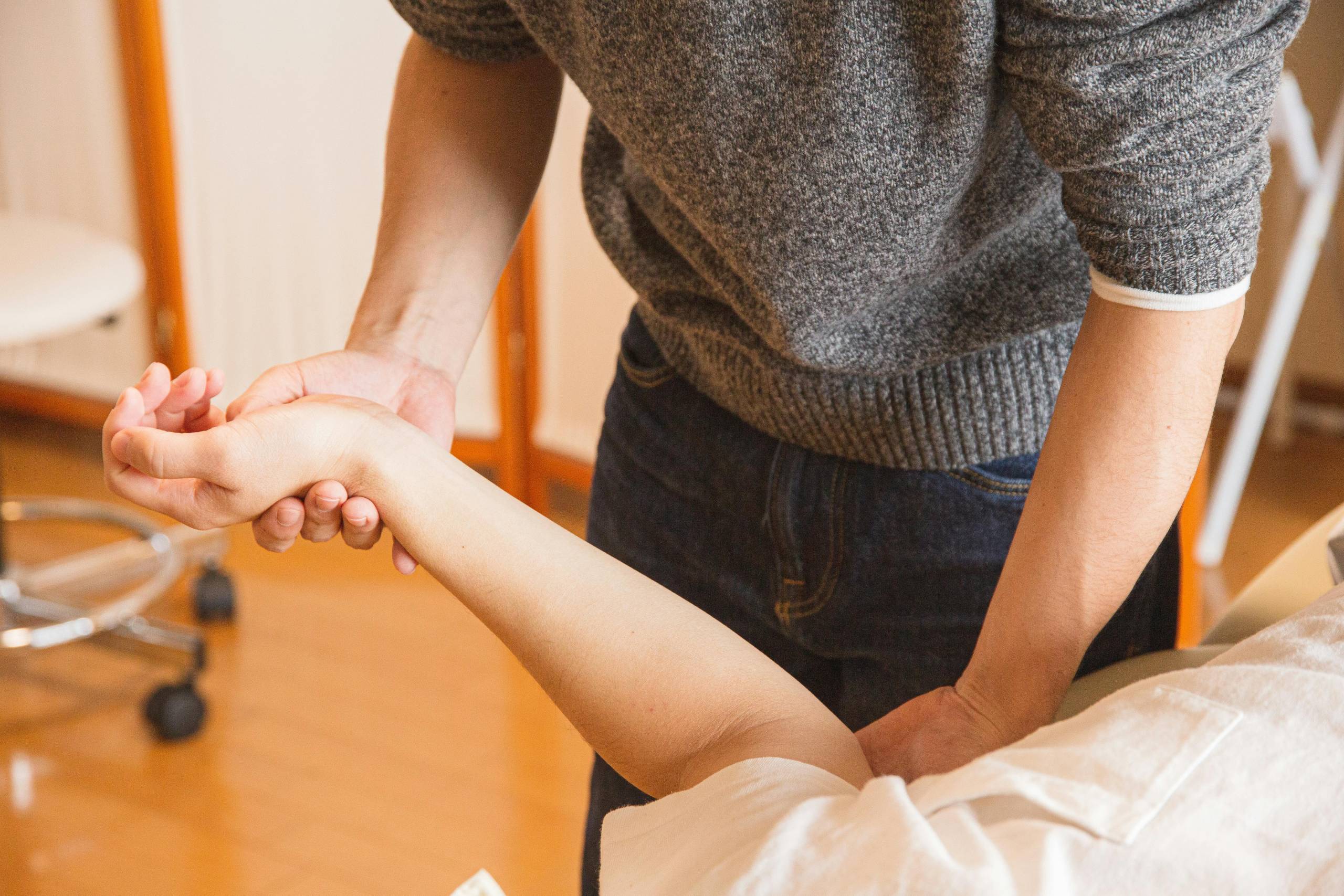 Benefits of Osteopathy for Wrist Pain